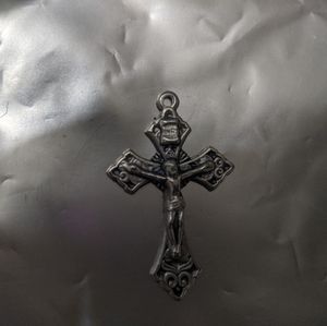 Beautiful vintage cross pendant (White Gold)